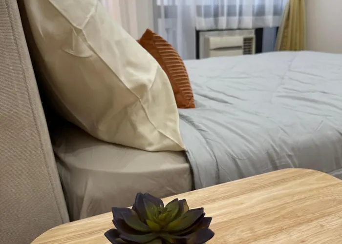 Gramercy - Wake Up Above The Lights Penthouse Apartment Manila