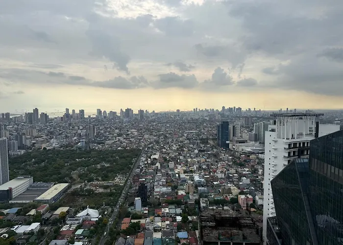 Gramercy - Wake Up Above The Lights Penthouse * Manila