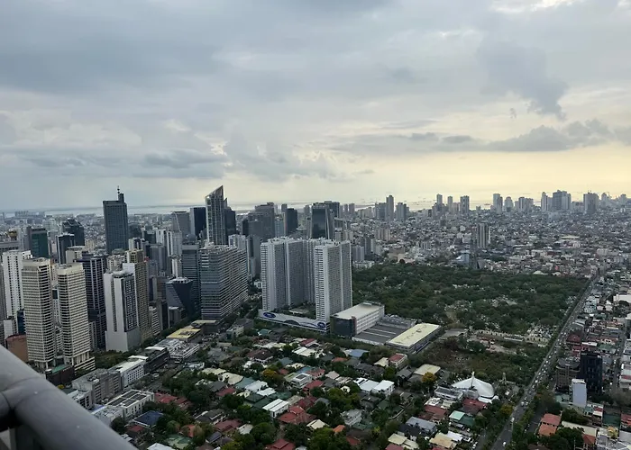 Apartment Gramercy - Wake Up Above The Lights Penthouse Manila